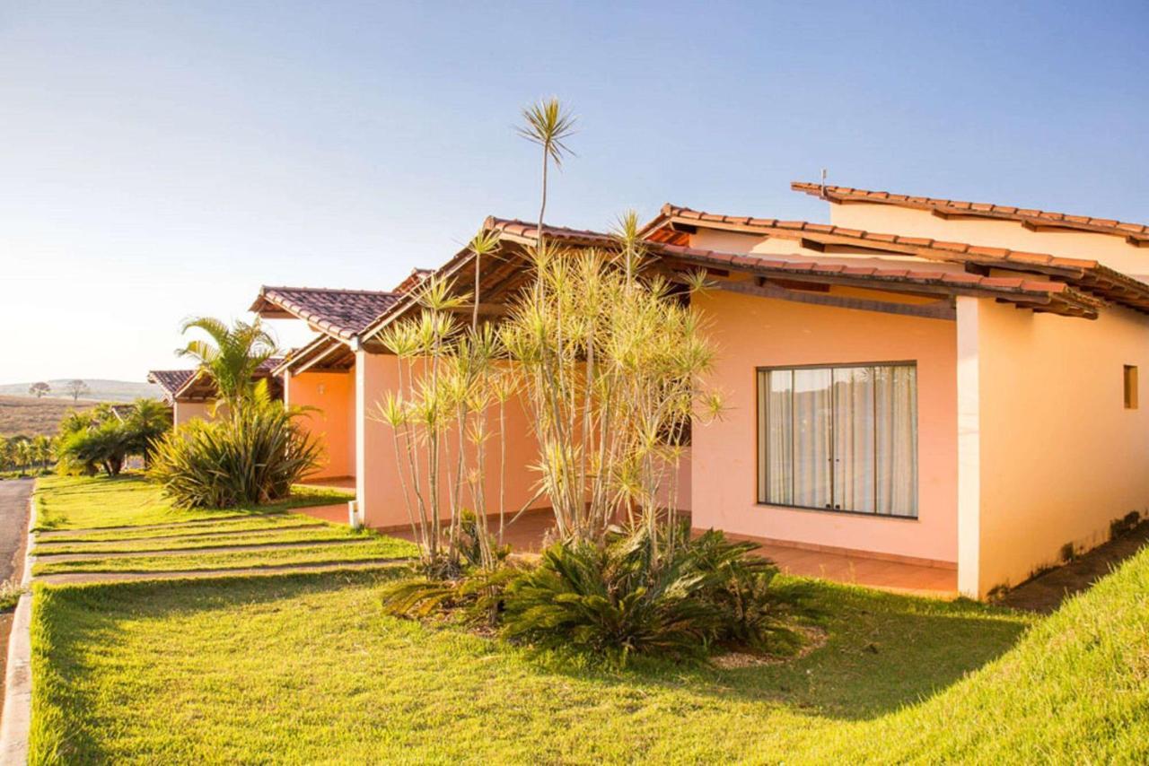 Ramada By Wyndham Furnaspark Formiga Exterior photo