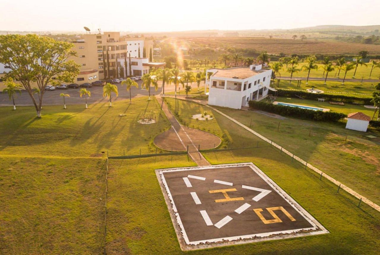 Ramada By Wyndham Furnaspark Formiga Exterior photo