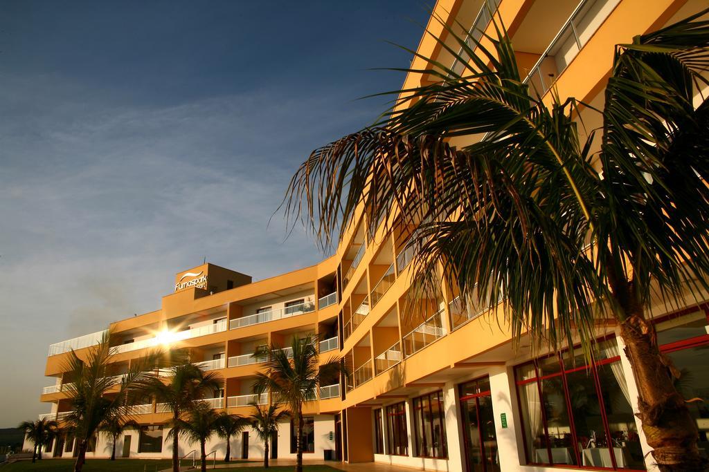 Ramada By Wyndham Furnaspark Formiga Exterior photo